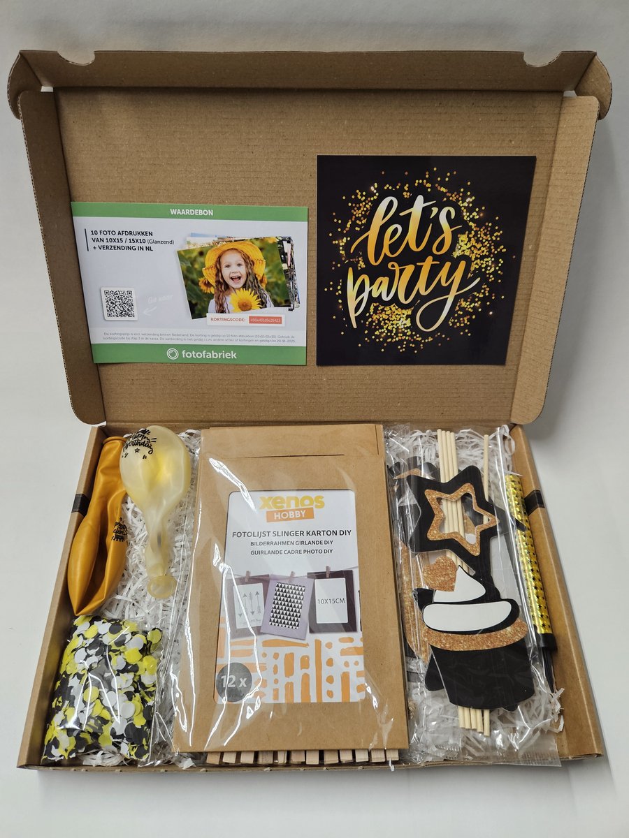 Foto Pret Pakket - Lets Party met fotocadeaubon, mystery card met persoonlijke (video)boodschap en vele foto-feestartikelen | Verjaardag | Jubileum | Zomaar